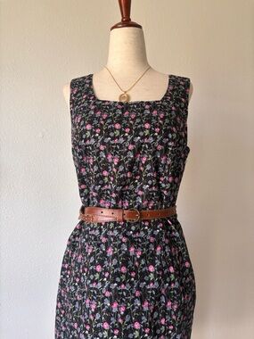 Black floral vintage midi dress with square neckline and back zipper ✨